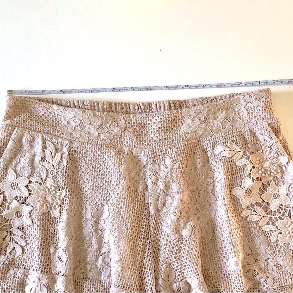 "Falcon & Bloom" aka Gold Hawk Lace Short in Neutral Color; Pockets sz SMALL - Picture 4 of 5